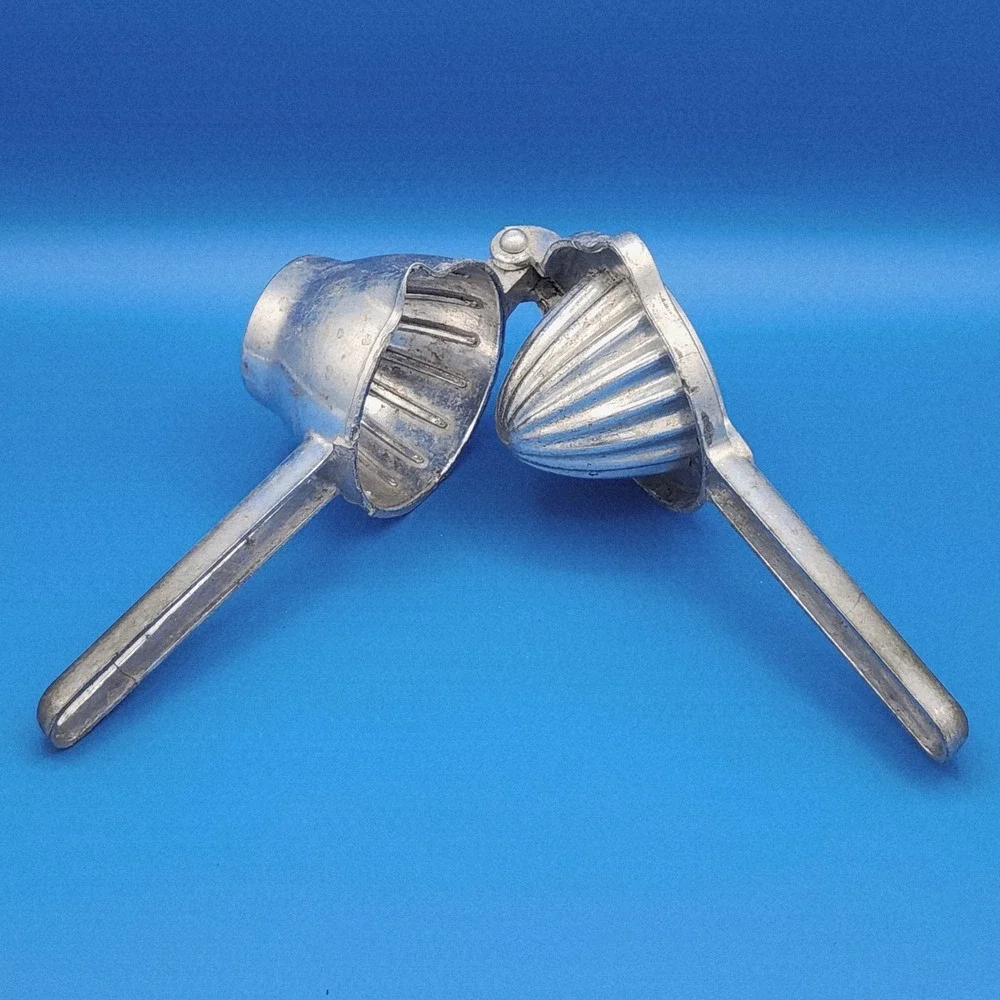 Vintage‎ Cast Aluminum Hand Juicer